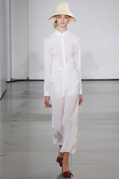 Look 10